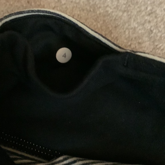 Lululemon Sz 4 Striped Crops - Picture 4 of 4
